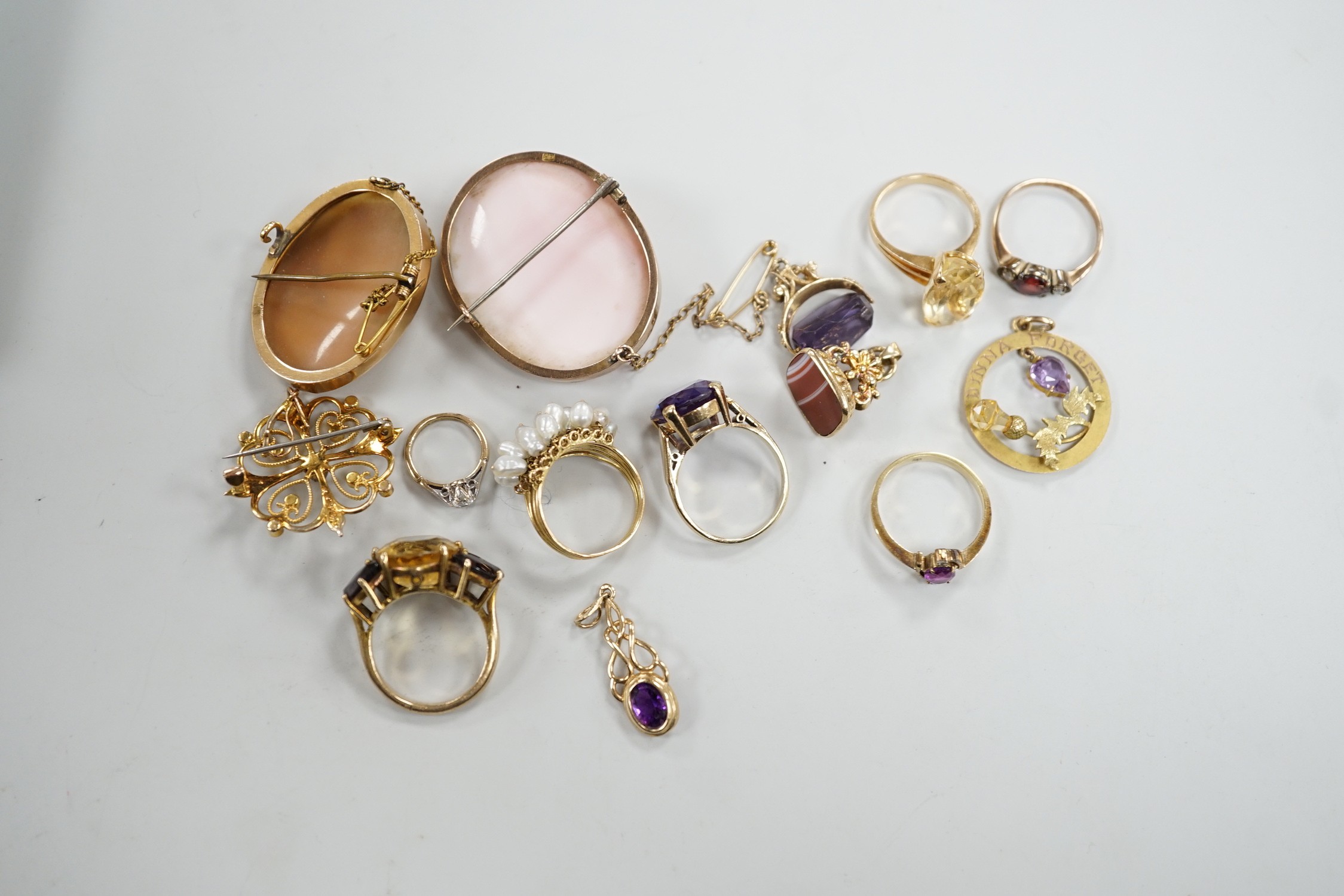 Mixed jewellery including two yellow metal mounted cameo shell brooches, one stamped 9c, two 9ct gold rings and a 585 ring, four other yellow metal and gem set rings and four pendants including two 9ct, one inscribed 'Di